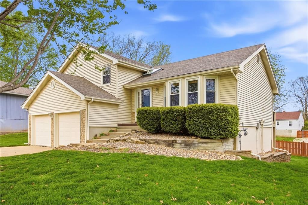 6721 N St Clair Court — photo 2