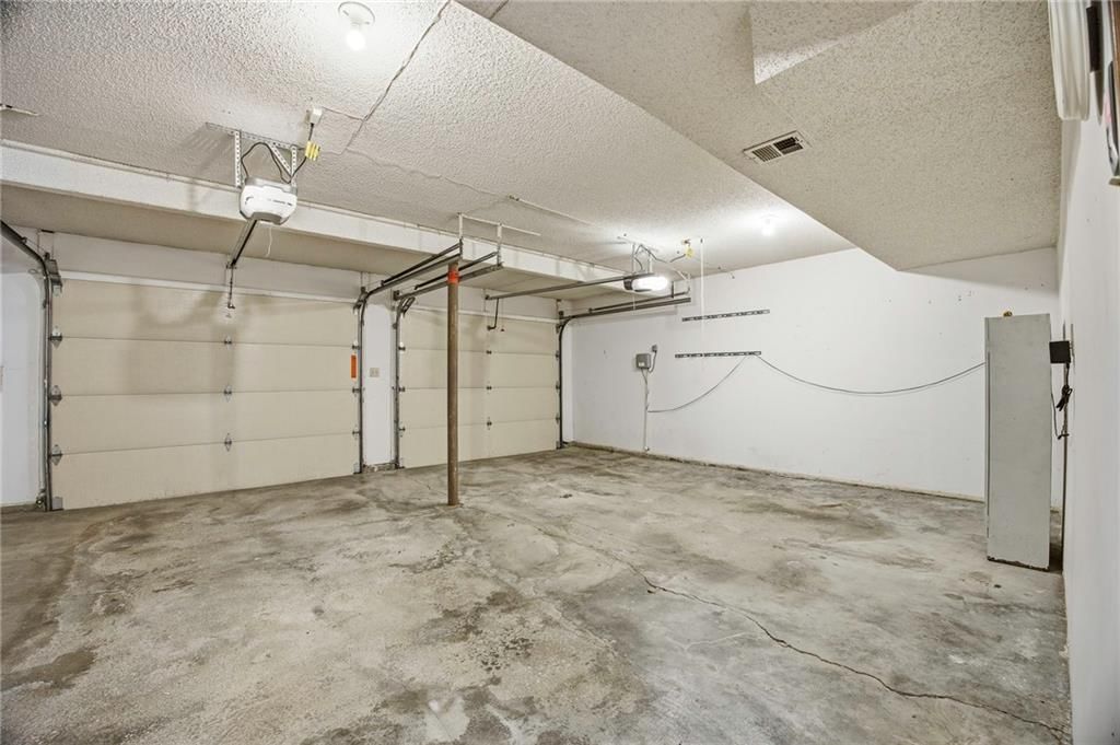 6721 N St Clair Court — photo 33