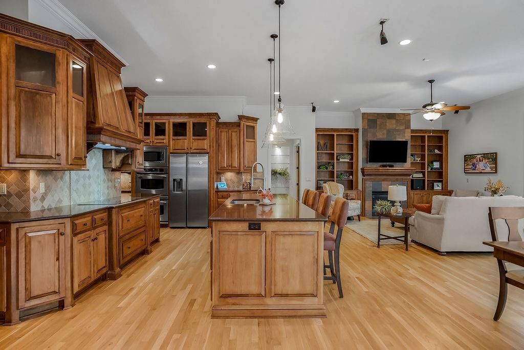 16332 LARSEN Street — photo 2