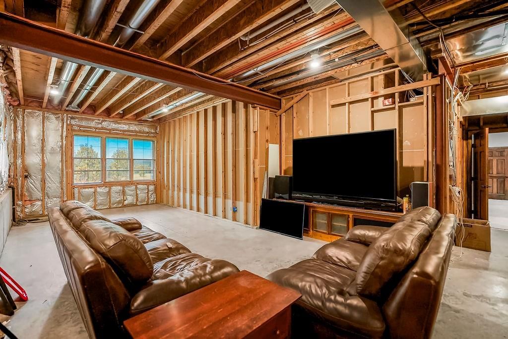 16332 LARSEN Street — photo 40