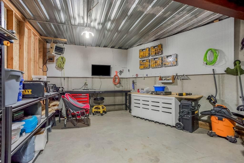 16332 LARSEN Street — photo 43
