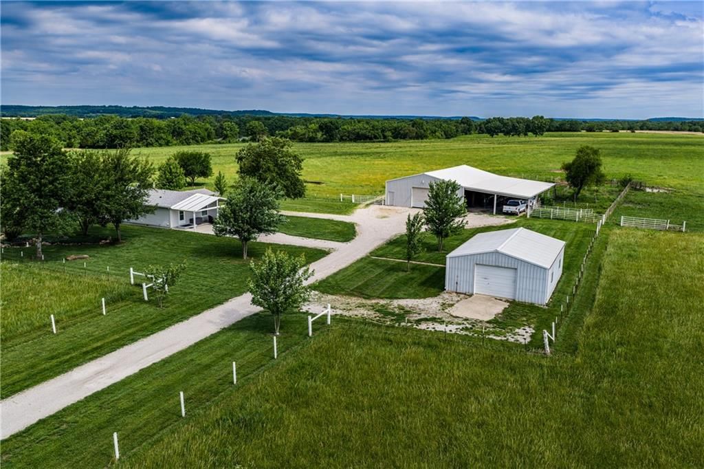 22176 E 1100th Road, Pleasanton, KS