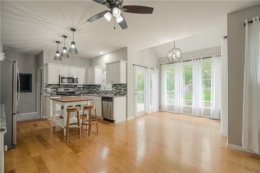 6913 RED OAK Drive — photo 5