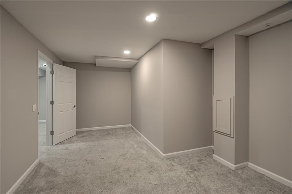 6913 RED OAK Drive — photo 23