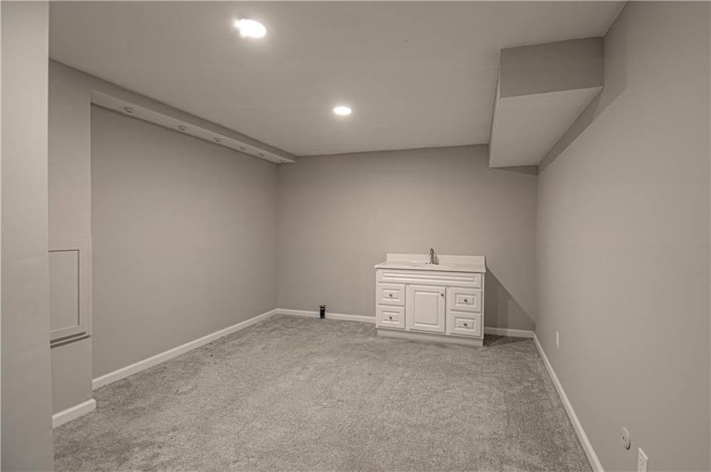 6913 RED OAK Drive — photo 25