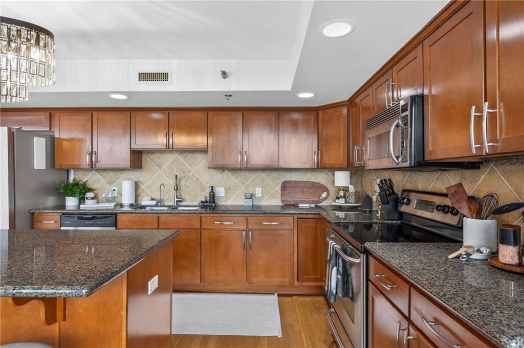 600 Admiral Boulevard — photo 21