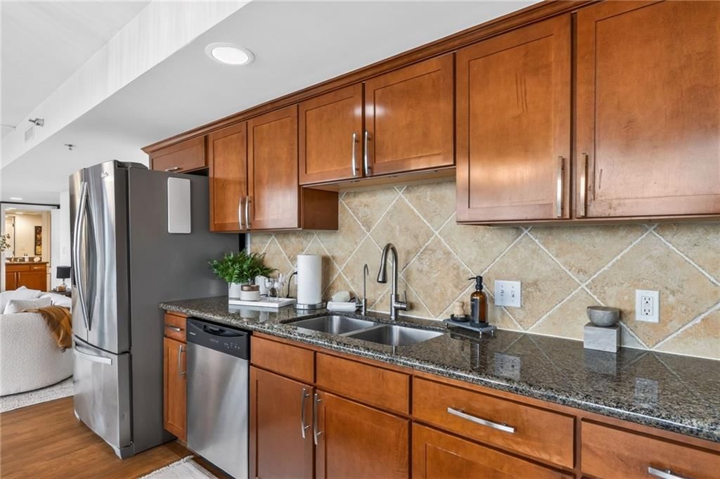 600 Admiral Boulevard — photo 22