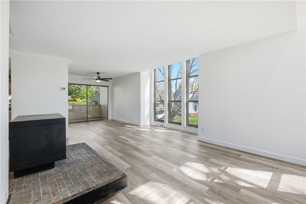 10075 N Locust Street — photo 2