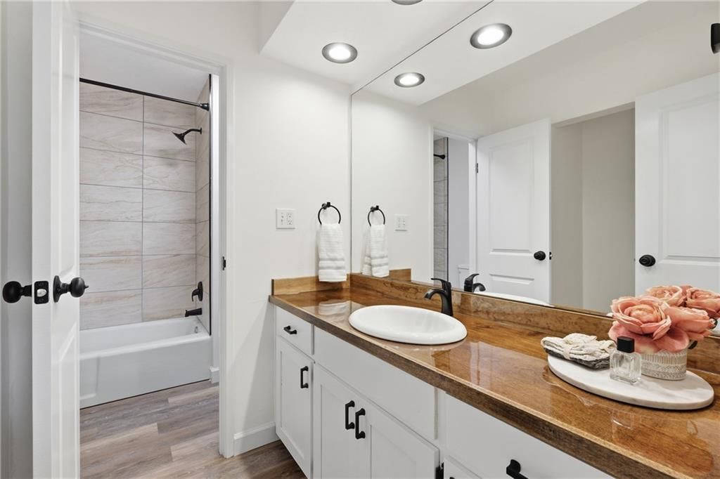 10075 N Locust Street — photo 16