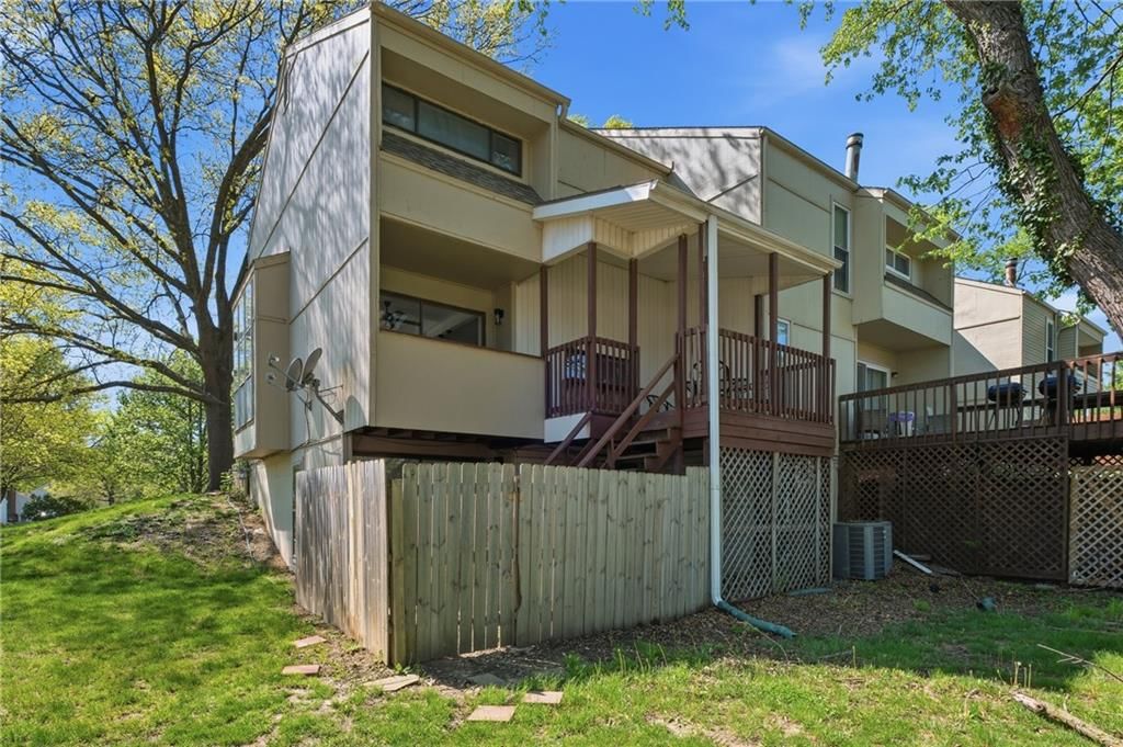 10075 N Locust Street — photo 22