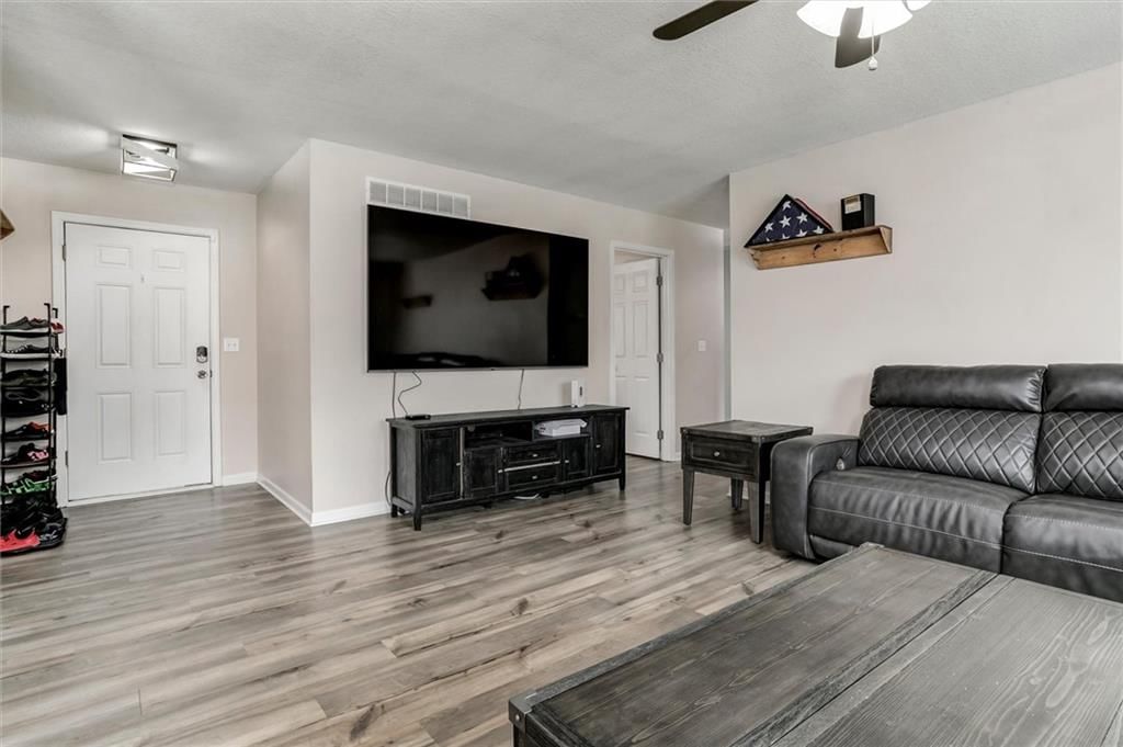 406 S Jackson Street — photo 9