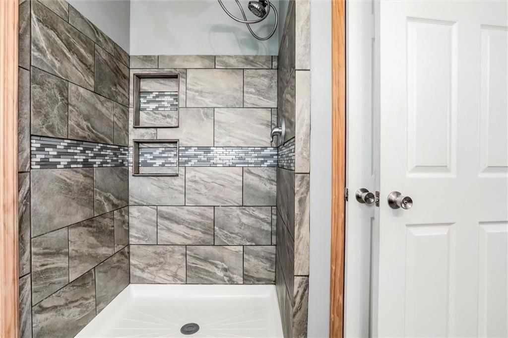 406 S Jackson Street — photo 16