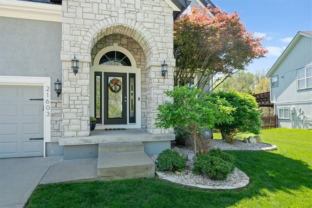 21603 W 62nd Street — photo 2