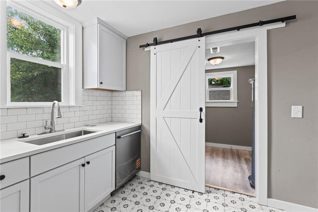 106 W Neosho Street — photo 13