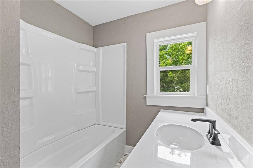 106 W Neosho Street — photo 17