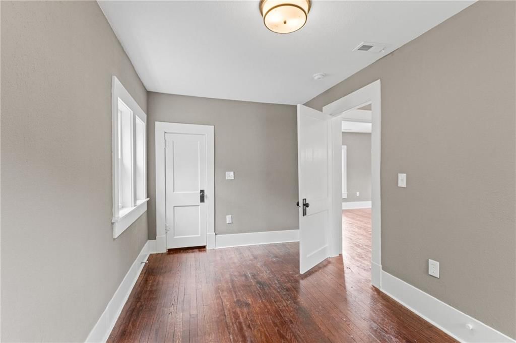 106 W Neosho Street — photo 18