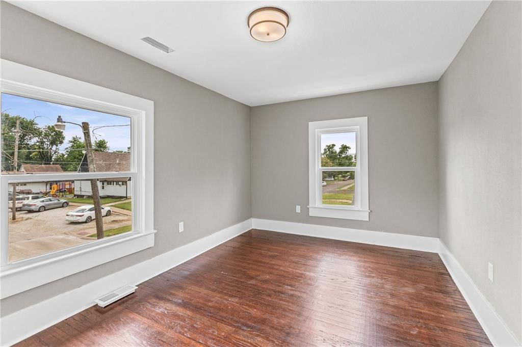 106 W Neosho Street — photo 19
