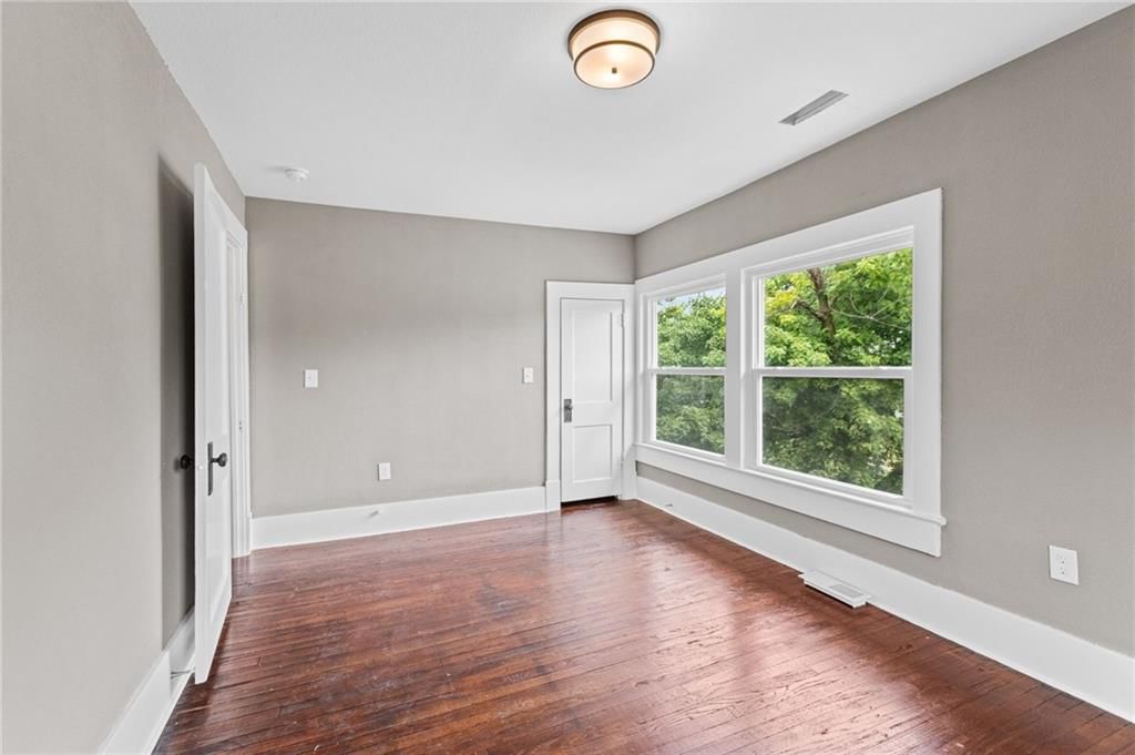 106 W Neosho Street — photo 20