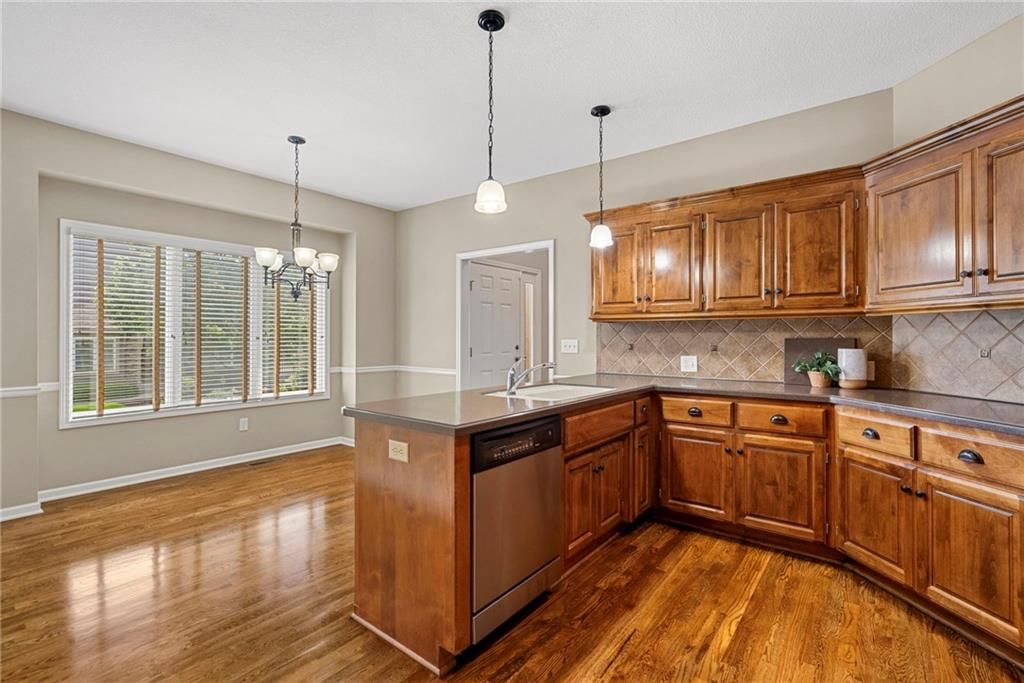 14128 S Summit Street — photo 4