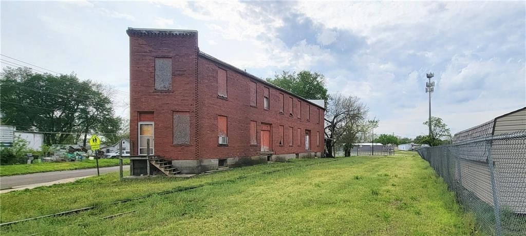 512 E Monroe Street — photo 6