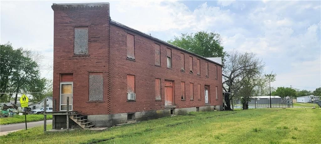 512 E Monroe Street — photo 16