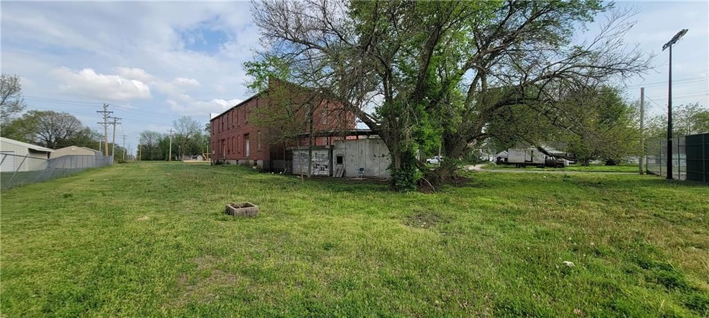 512 E Monroe Street — photo 18