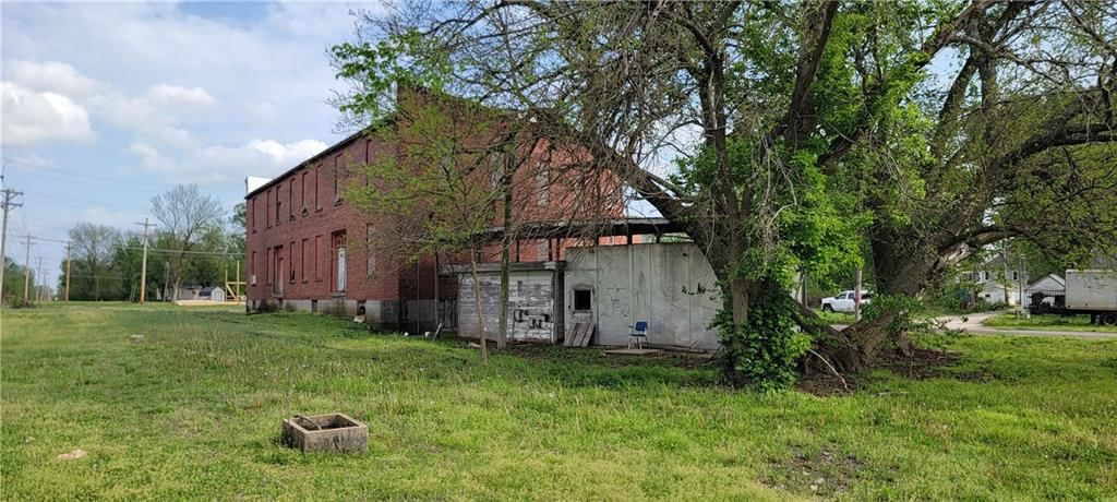 512 E Monroe Street — photo 19