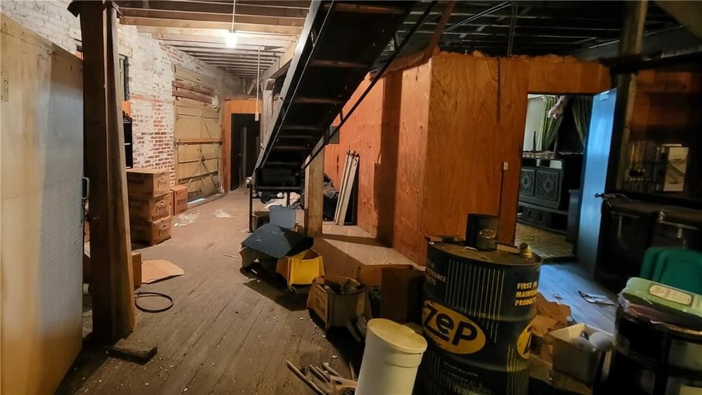 512 E Monroe Street — photo 20