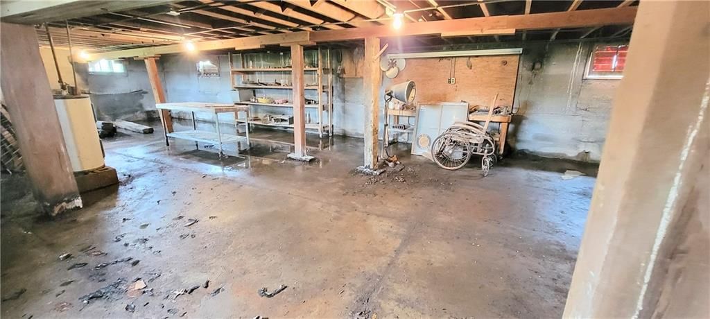 512 E Monroe Street — photo 25