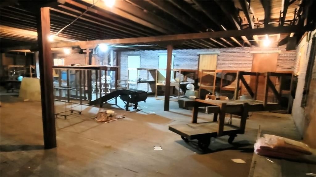 512 E Monroe Street — photo 30