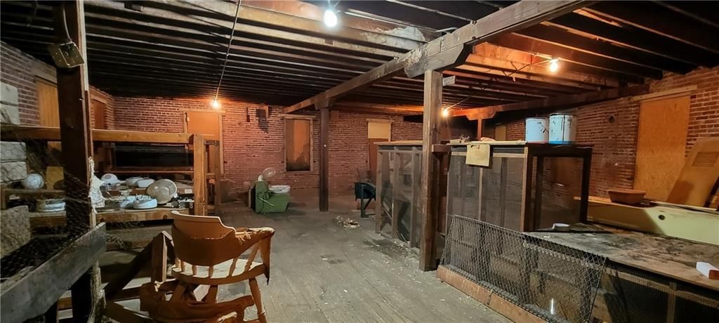 512 E Monroe Street — photo 31