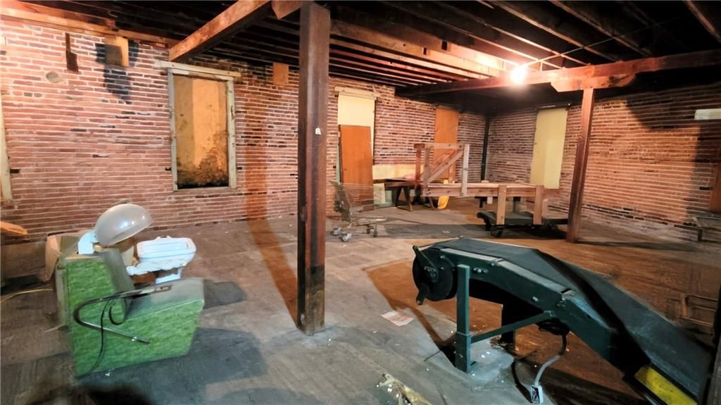 512 E Monroe Street — photo 33