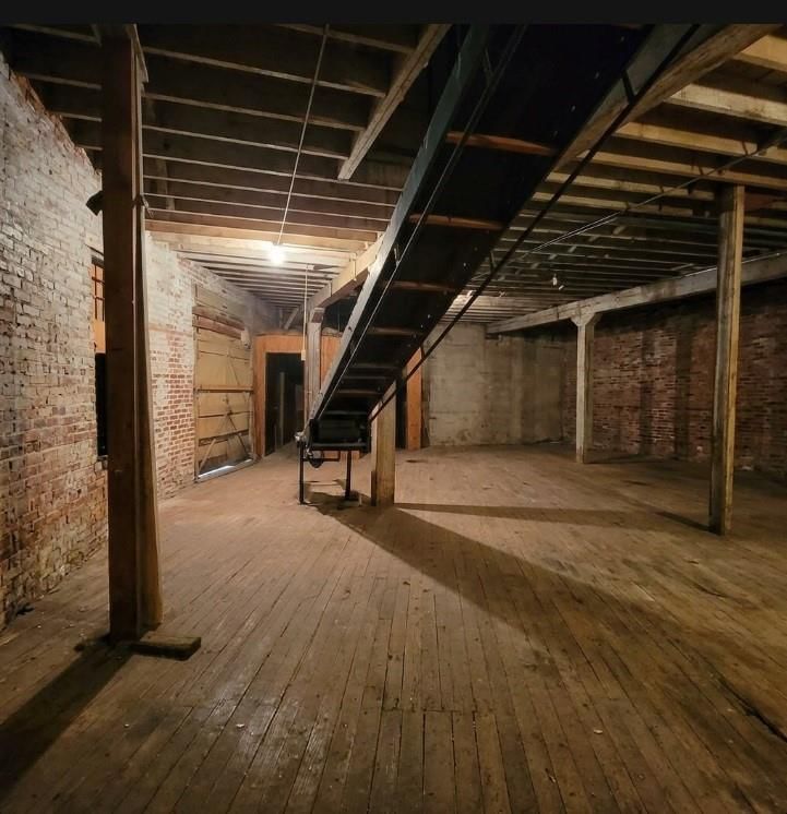 512 E Monroe Street — photo 36