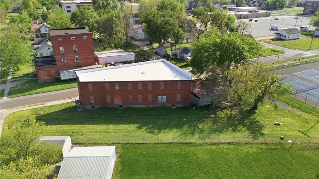 512 E Monroe Street — photo 51