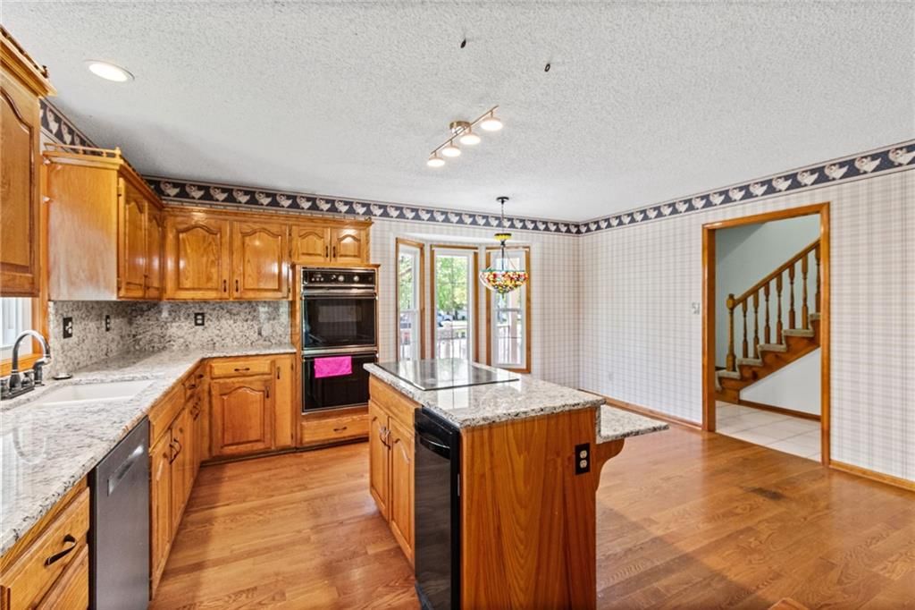 715 Lark Street — photo 3