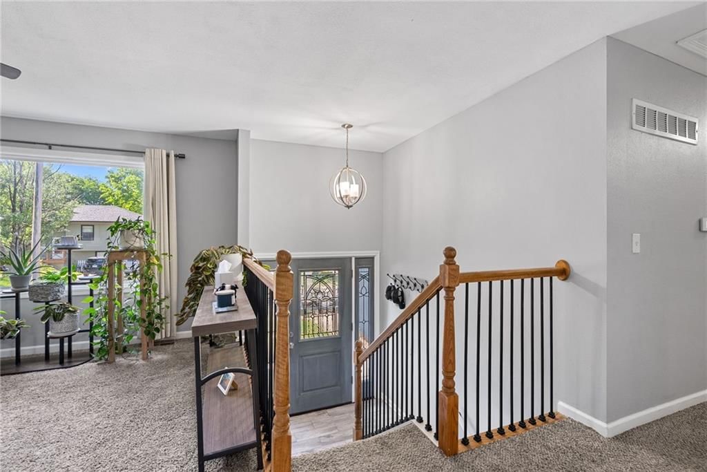 1900 Parkwood Drive — photo 4