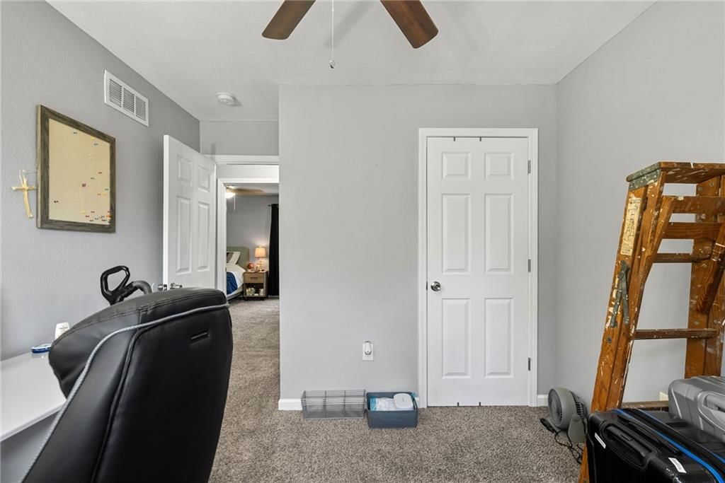 1900 Parkwood Drive — photo 17