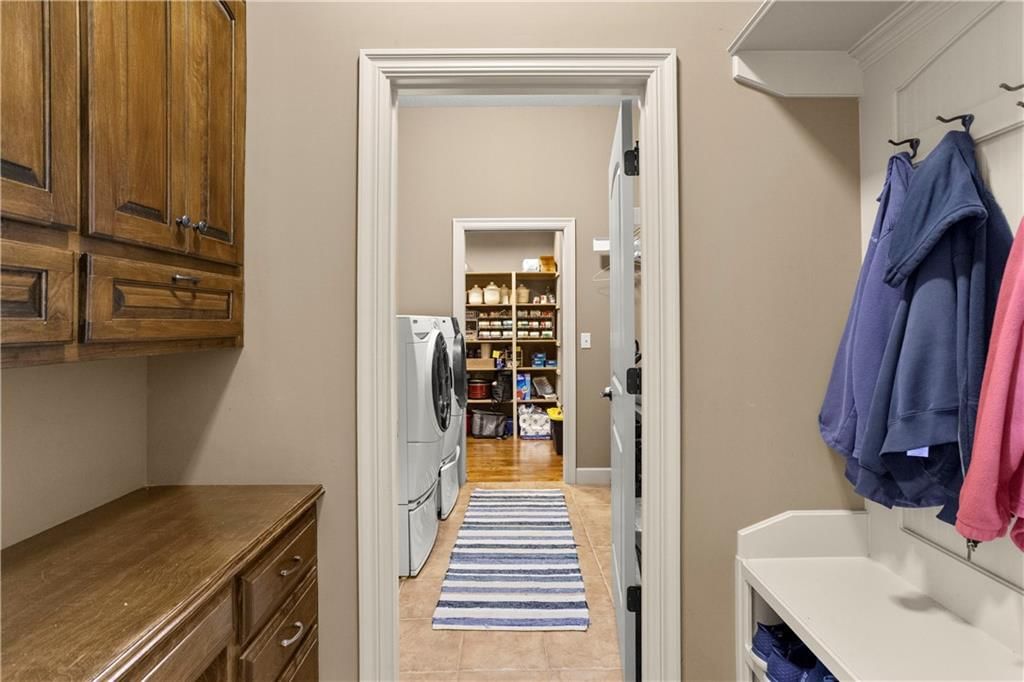 608 NE Sundown Drive — photo 17