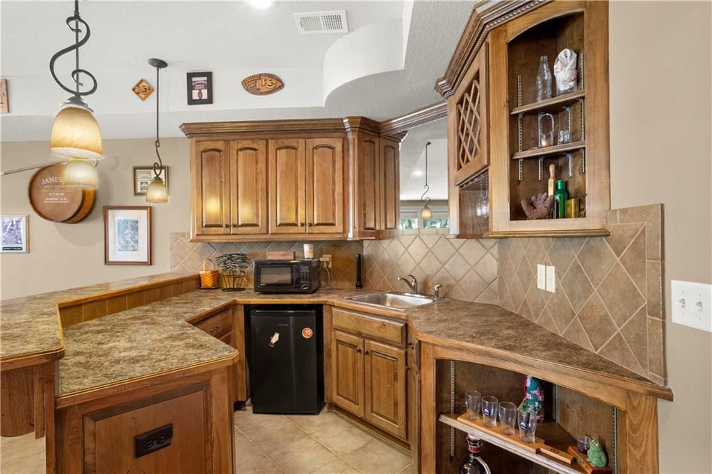 608 NE Sundown Drive — photo 30