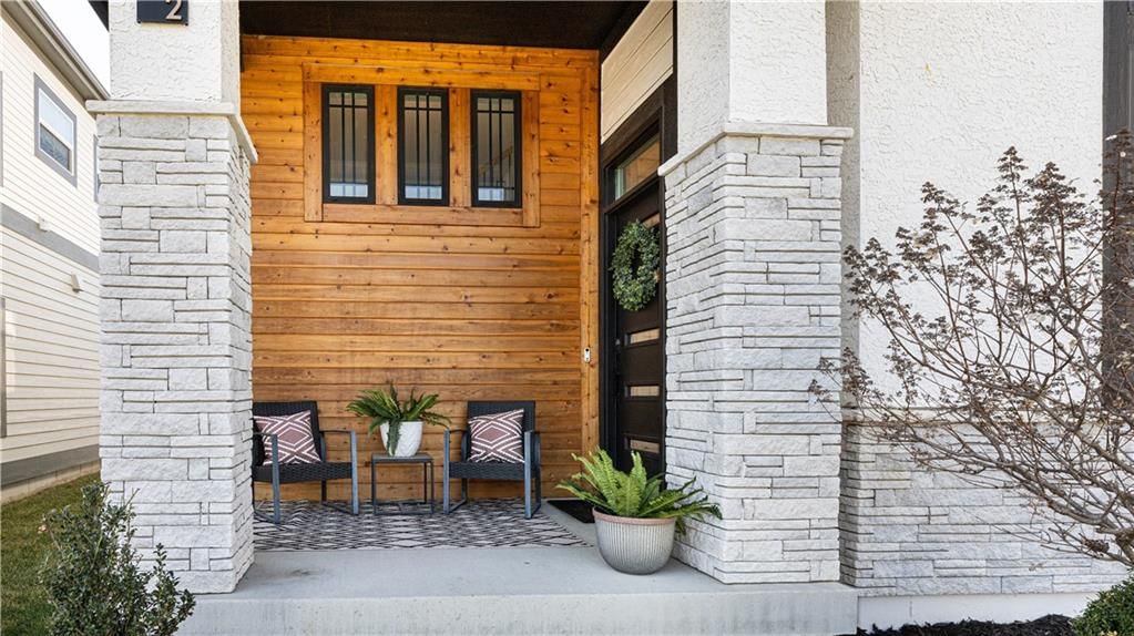 1032 SW Armie Street — photo 2