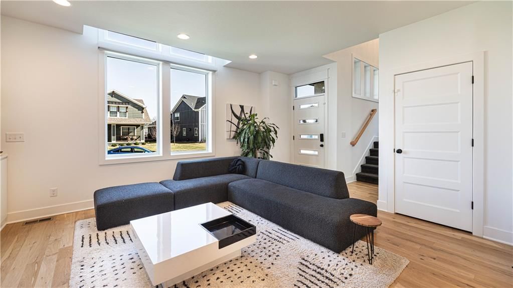 1032 SW Armie Street — photo 4