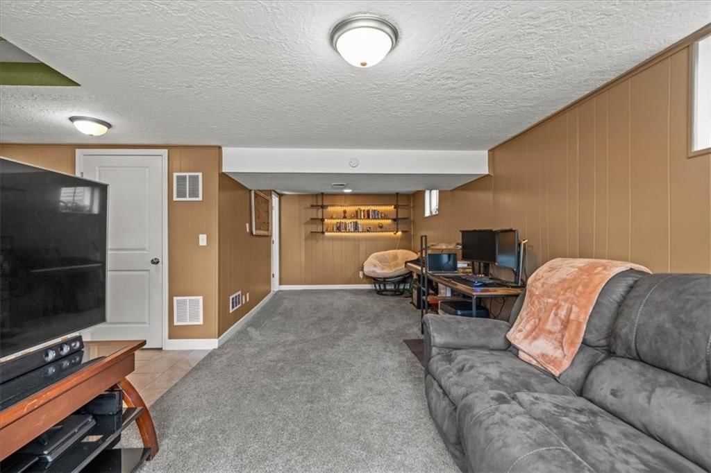 109 SE Moore Court — photo 25