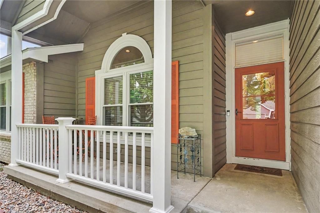 556 Brentwood Drive — photo 4