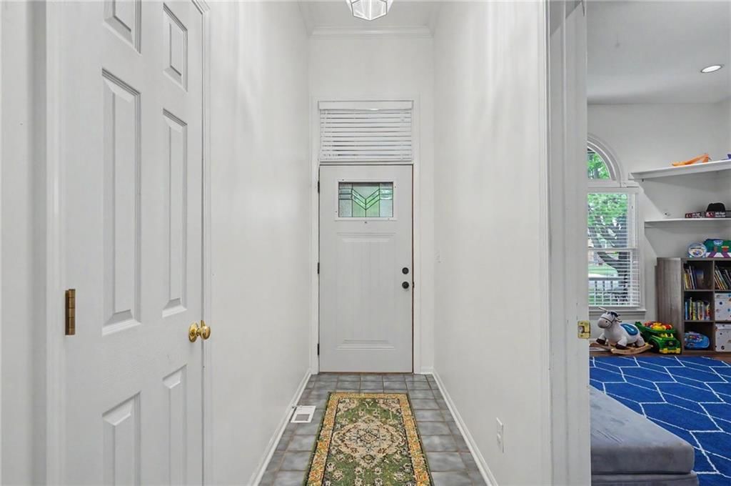 556 Brentwood Drive — photo 6