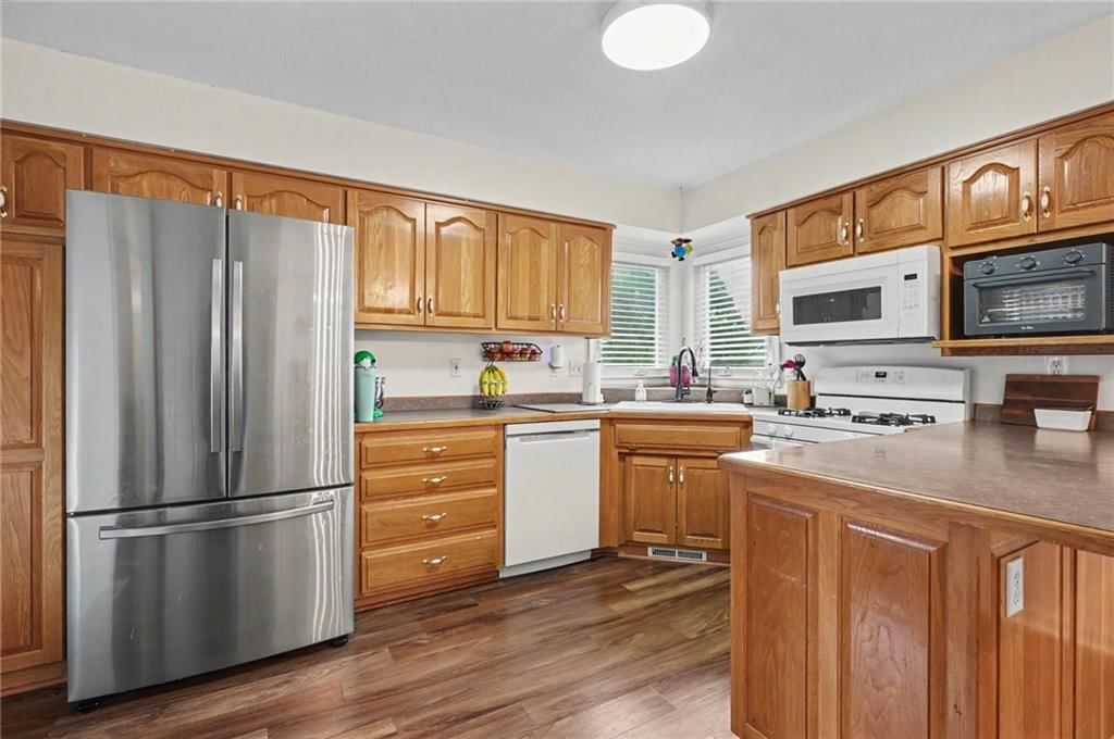 556 Brentwood Drive — photo 10