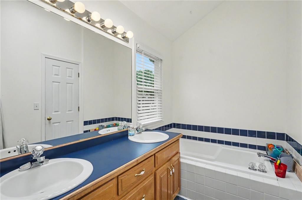 556 Brentwood Drive — photo 23