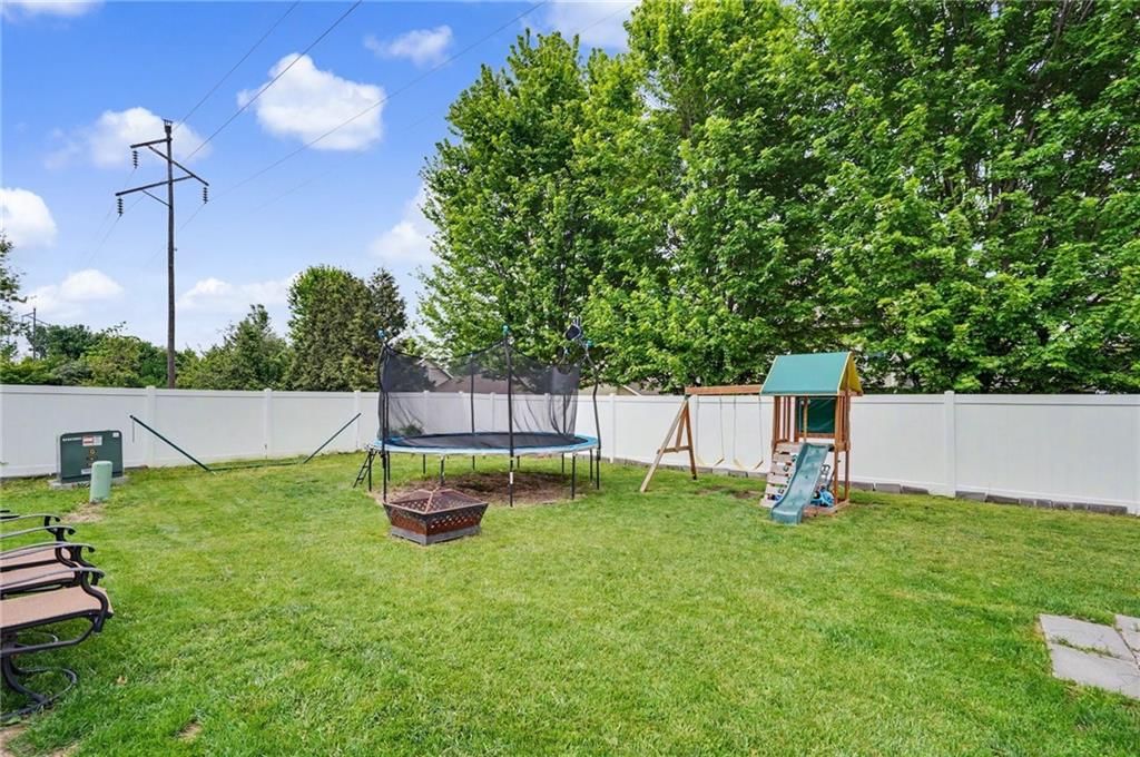 556 Brentwood Drive — photo 37