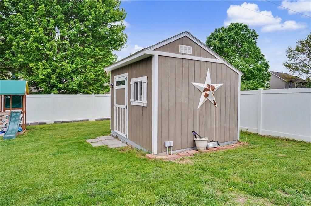 556 Brentwood Drive — photo 40