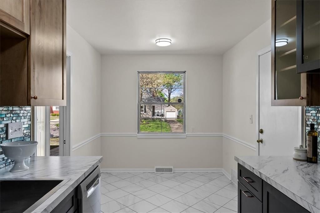 8125 Summit Street — photo 11