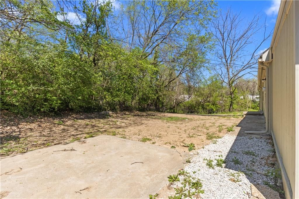 809 Seneca Street — photo 16